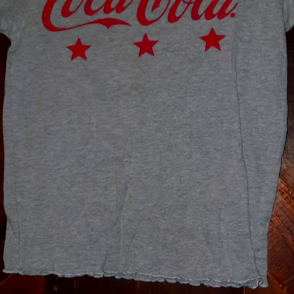 🍀3/15 Woman's Coca Cola Crop top Tee-shirt - Picture 4 of 6